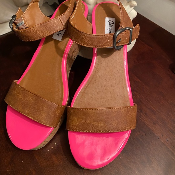 💖AEROPOSTALE 💖low wedge shoes. Genuine leather with cork wedge and pink. - Picture 5 of 6